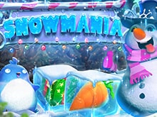 Schneemann mit dem Logo des Spielautomaten Snowmania